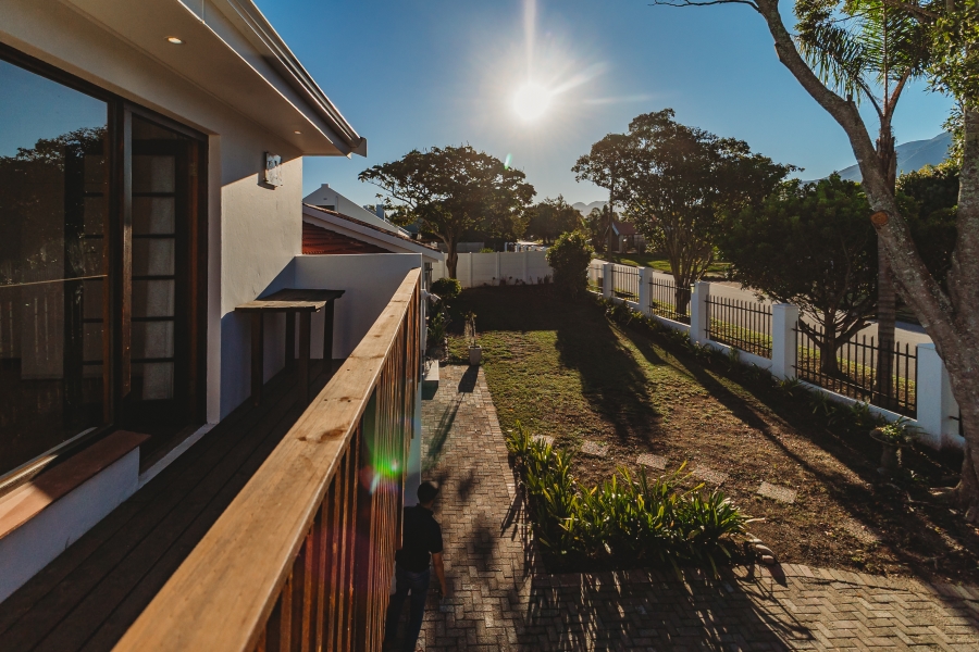 7 Bedroom Property for Sale in Loerie Park Western Cape